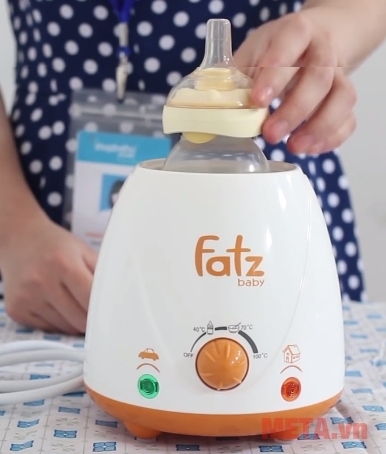 Máy hâm sữa cao cấp Fatzbaby FB3008SL phù hợp với mọi kích cỡ bình sữa.
