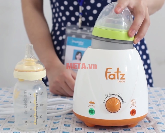 Máy hâm sữa cao cấp Fatzbaby FB3008SL phù hợp với mọi kích cỡ bình sữa.