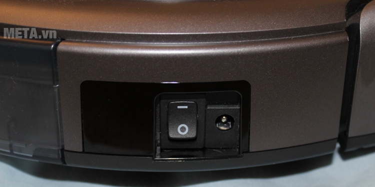 Robot hút bụi ILIFE A4 với nút bật nguồn. Robot hút bụi ILIFE A4 với nút bật nguồn,