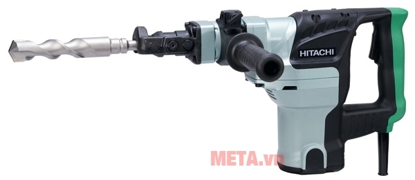 Máy khoan bê tông Hitachi DH38SS có tay cầm phụ giúp điều khiển máy dễ dàng hơn và hạn chế rung hơn.