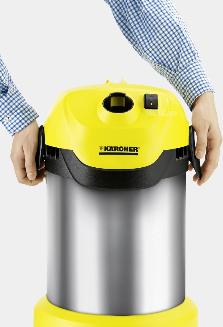 Máy hút bụi khô và ướt Karcher MV 2 Premium với thiết kế tay cầm 2 bên giúp bạn dễ dàng di chuyển.