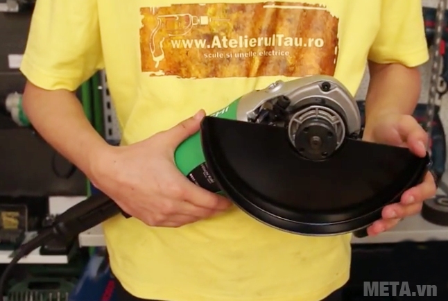 Máy mài góc Hitachi G23SS có vành bảo vệ đĩa cắt