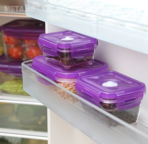 Hộp bảo quản chân không chữ nhật 1400ml có thể cất giữ trong ngăn tủ lạnh dễ dàng và gọn gàng. Hộp bảo quản chân không chữ nhật 1400ml