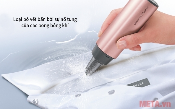 Thiết bị tẩy rửa bằng sóng siêu âm Sharp UW-A1V-N loại bỏ vết bẩn trên quần áo nhanh chóng.