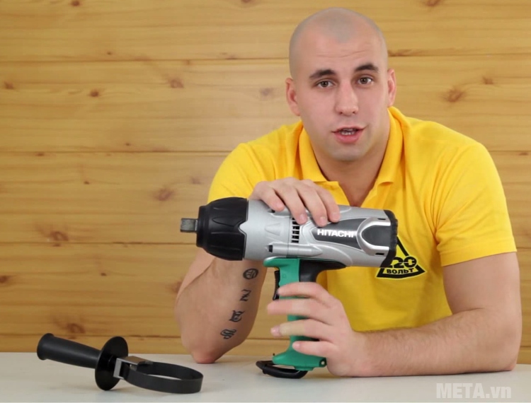 Máy vặn bu lông Hitachi WR22SA có tay cầm phụ Máy vặn bu lông Hitachi WR22SA có tay cầm phụ