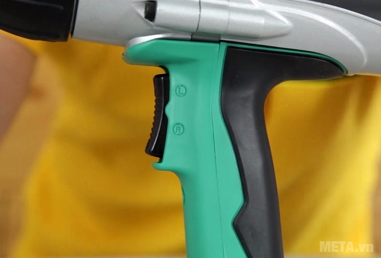 Máy vặn bu lông Hitachi WR22SA có tay cầm vừa vặn. Máy vặn bu lông Hitachi WR22SA có tay cầm vừa vặn.