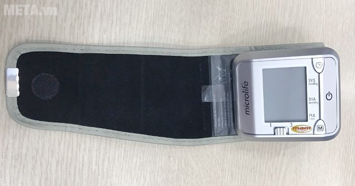 Máy đo huyết áp cổ tay Microlife BP 3BJ1-4D có vòng bít dài phù hợp với nhiều kích cỡ cổ tay. Máy đo huyết áp cổ tay Microlife BP 3BJ1-4D có vòng bít dài phù hợp với nhiều kích cỡ cổ tay.