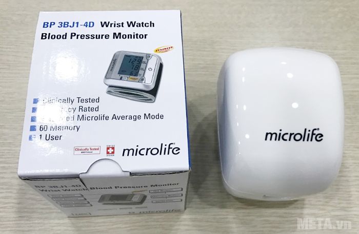 Máy đo huyết áp cổ tay Microlife BP 3BJ1-4D có hộp giấy và hộp nhựa đựng máy bên trong. Máy đo huyết áp cổ tay Microlife BP 3BJ1-4D có hộp giấy và hộp nhựa đựng máy bên trong.