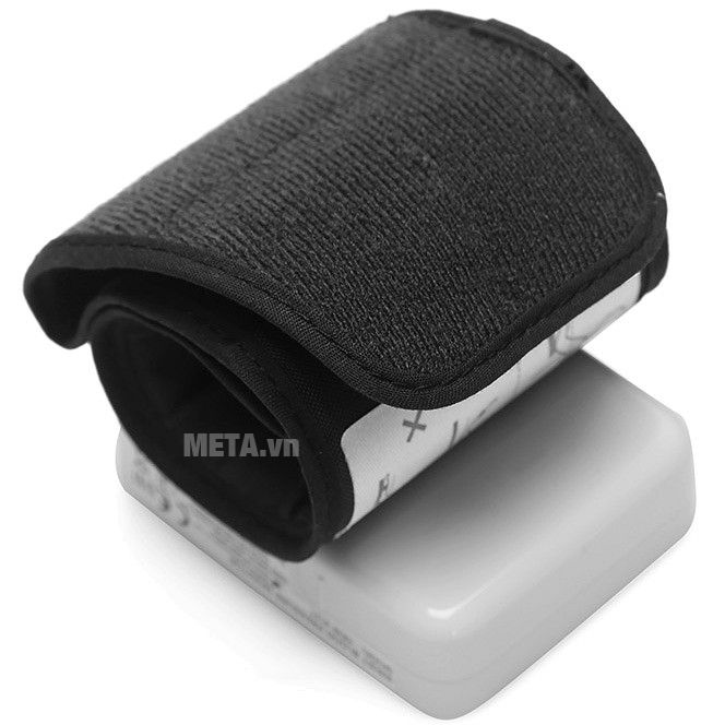 Máy đo huyết áp cổ tay HEM-6121 có vòng bít rộng, phù hợp với nhiều kích cỡ cổ tay. Máy đo huyết áp cổ tay HEM-6121 có vòng bít rộng, phù hợp với nhiều kích cỡ cổ tay.