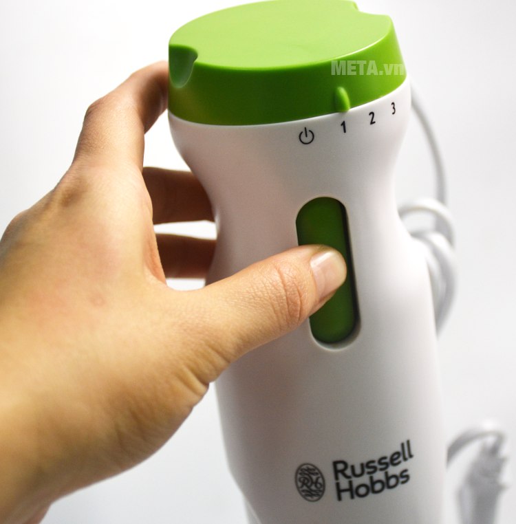 Máy xay sinh tố cầm tay Russell Hobbs Collection 22110-56 hoạt động dễ dàng bằng một nút bấm.