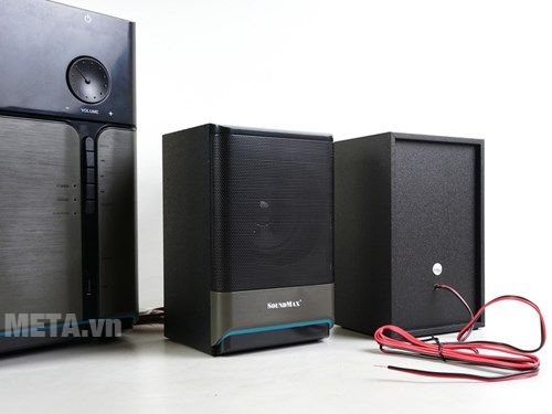 Cáp tín hiệu loa vệ tinh đủ dài để người dùng thoải mái bố trí loa.