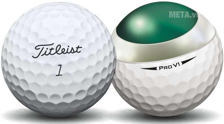 Bóng golf Titleist Pro V1 với thiết kế 352 điểm lõi tạo nên đường bay nhất quán.