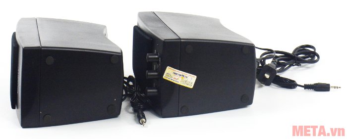 Tem hàng chính hãng SoundMax được dán mặt dưới đáy loa