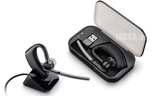 Tai nghe Bluetooth Voyager Legend Uc B235-M đi kèm hộp đựng và đế giữ bảo vệ
