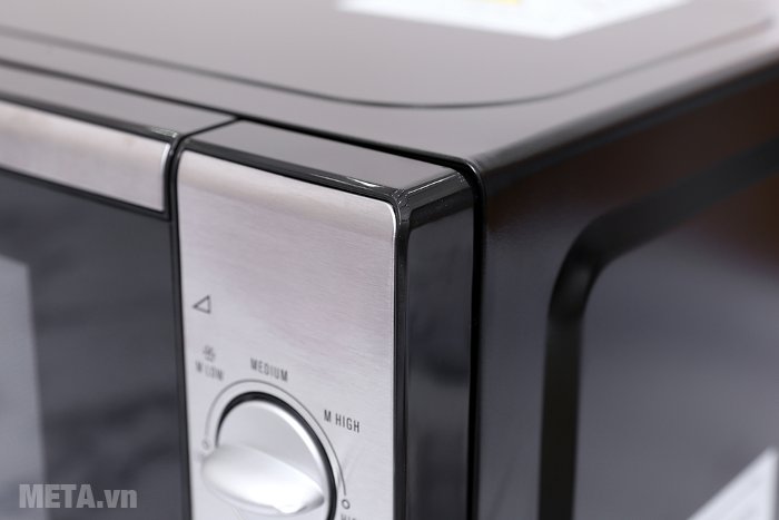 Lò vi sóng Electrolux EMM2026MX 20 lít được trang bị công suất hoạt động mạnh mẽ lên tới 700W 