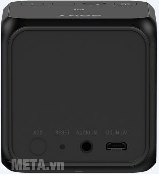 Cống sạc kết nối nằm ở mặt sau loa di động Bluetooth SRS-X11