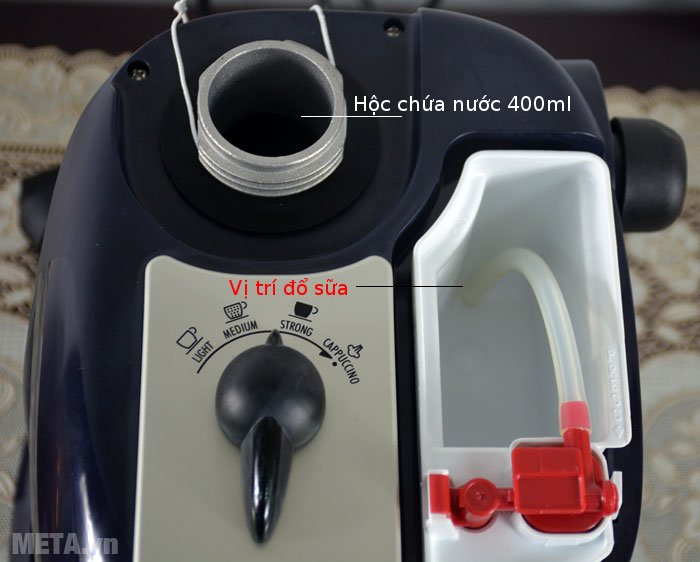 Máy pha cà phê Delonghi Steam Espresso EC9 có hộc chứa nước 400ml 