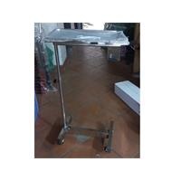Bàn tít đựng dụng cụ phẫu thuật