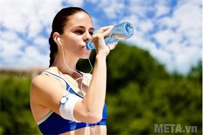 Bình nước thể thao có thiết kế nhỏ gọn, tiện dụng  Bình nước thể thao có thiết kế nhỏ gọn, tiện dụng