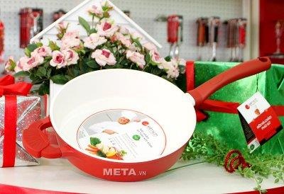 Chảo hợp kim phủ gốm đáy từ 24cm 2354460 được phủ chống cháy, trầy xước mặt ngoài.