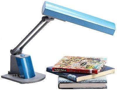 Đèn bàn biến tần V-light SFL 13W có thể gấp gọn khi không sử dụng.