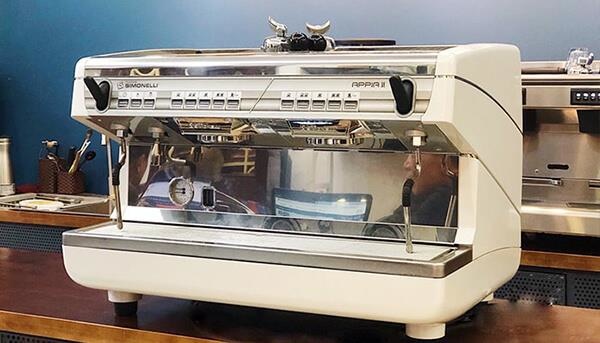 Máy pha cà phê chuyên nghiệp Máy pha cà phê chuyên nghiệp